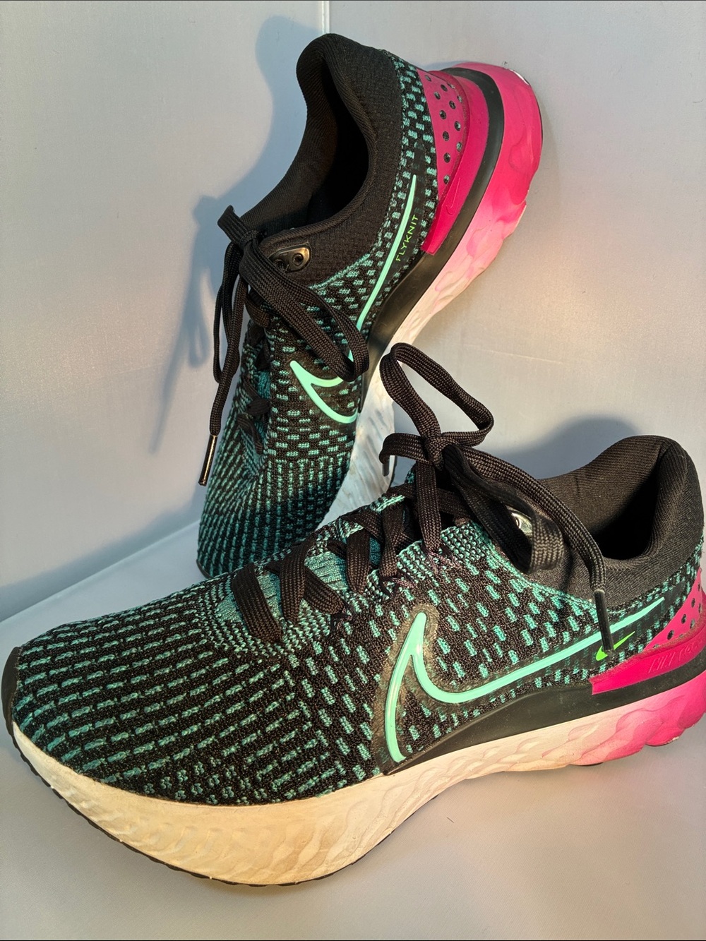 Nike Women's Black Knit Running Shoes with Teal Accents and Pink Heel